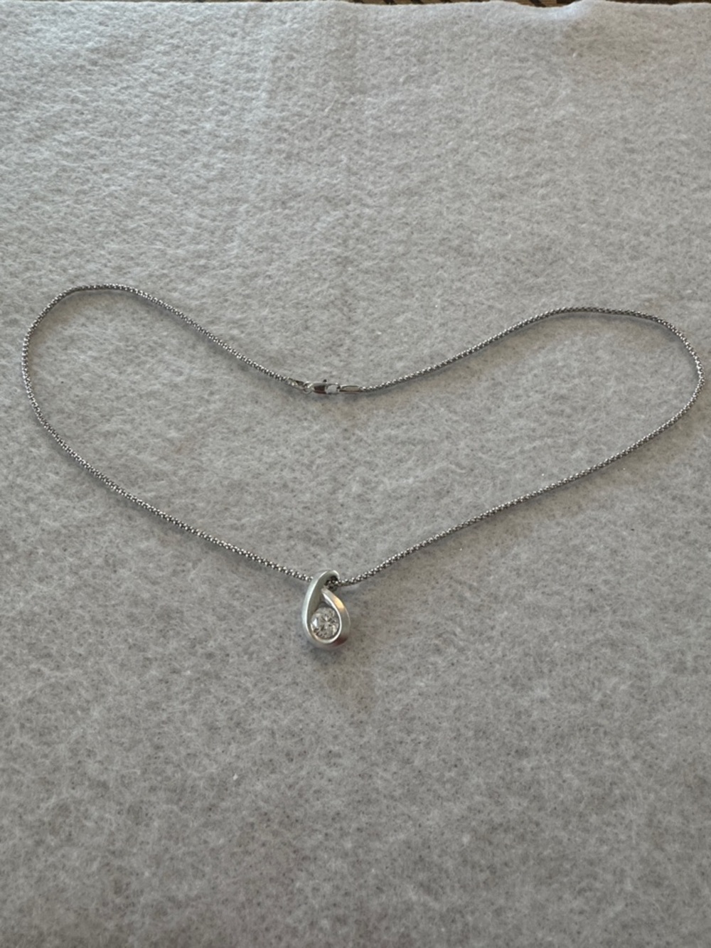 14K White Gold Teardrop Pendant Necklace with Clear Stone